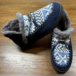 Muk Luks Women’s Size 6 Blue Ziggy Wilshire Booties